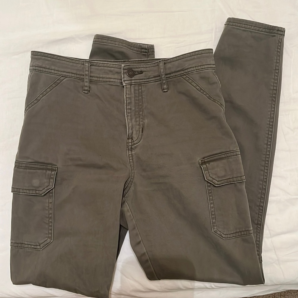 SOLD Abercrombie & Fitch Cargo pants style